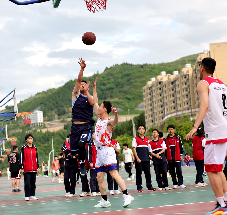 开云体育官方网站-挪威篮球职业联赛办成年度巡回，各地举办激烈对抗