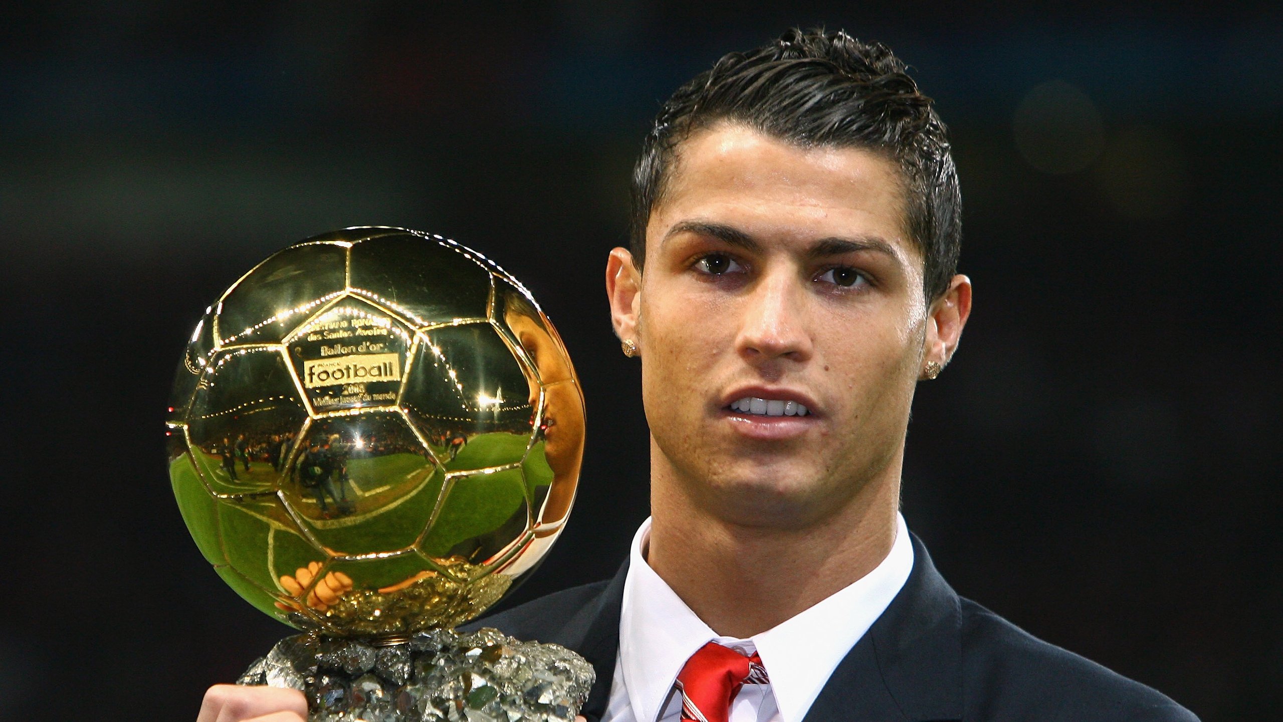 开云体育下载-绿茵场上的双重奏，西甲德比硝烟起，牙买加里昂突围战